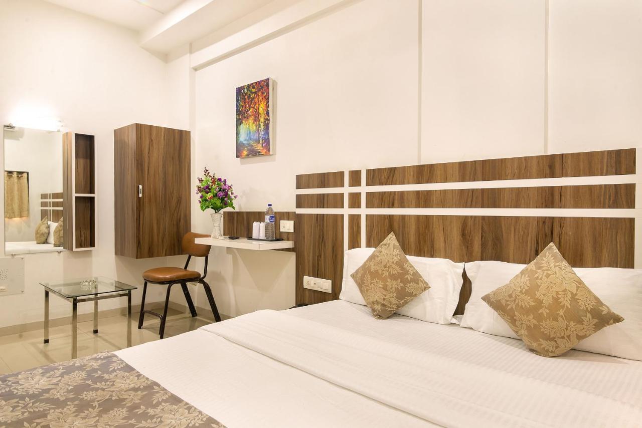 Hotel Satkar スーラト エクステリア 写真